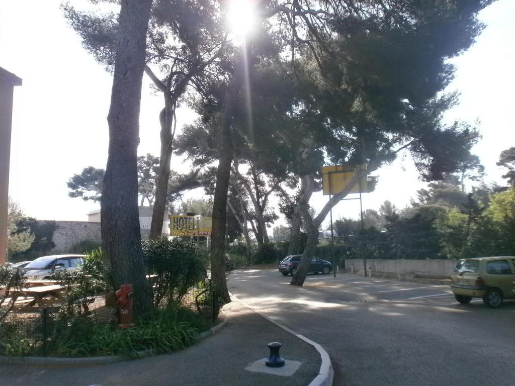 Hotel Parc Azur - Toulon Ollioules Exteriör bild